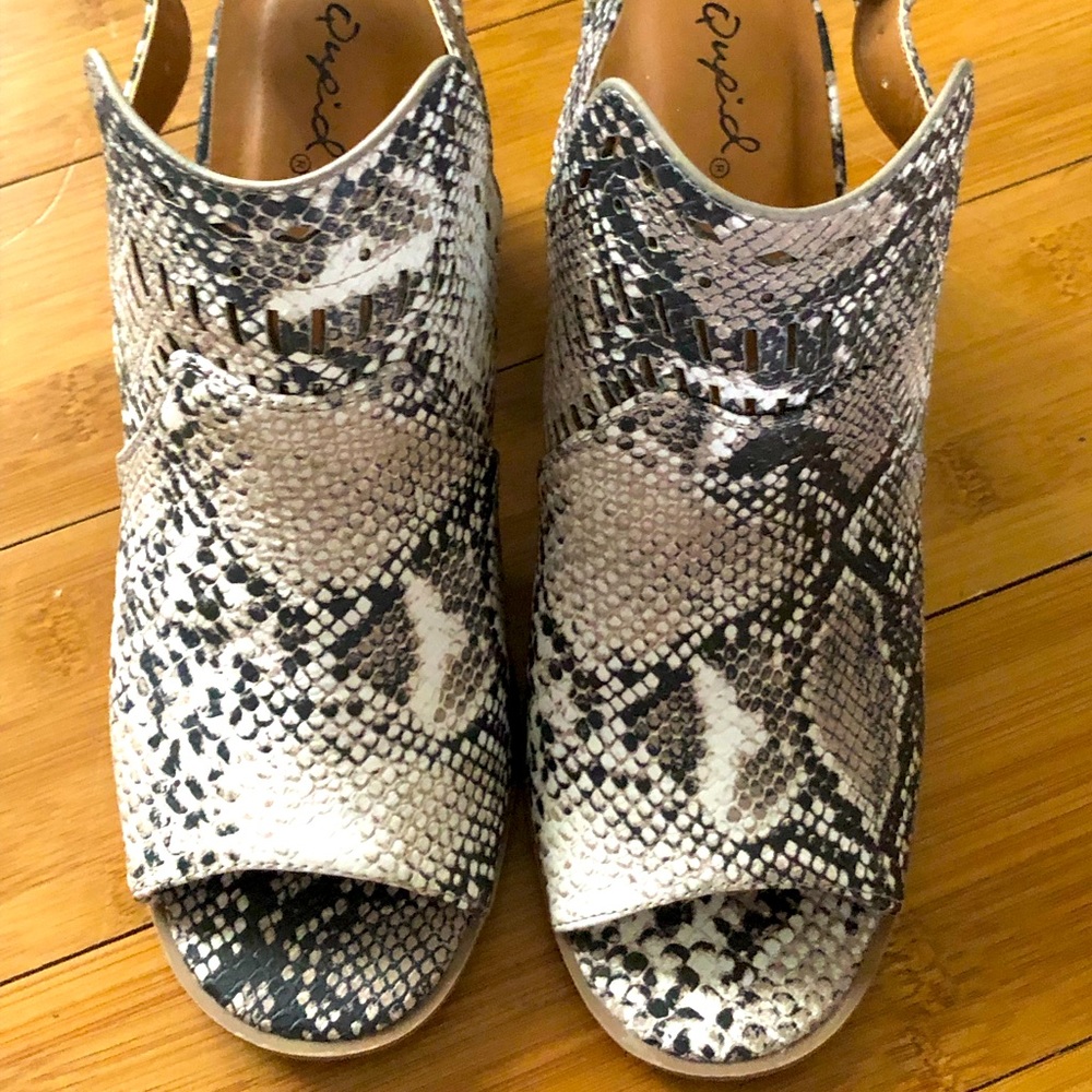 Women’s open back heeled booties